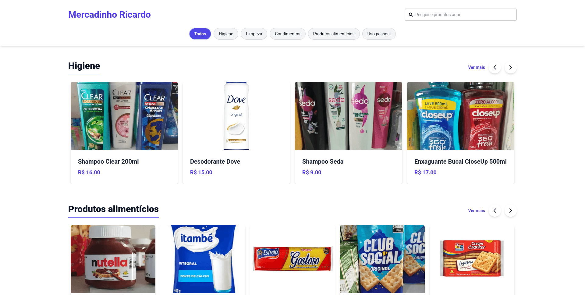 Imagem do hero, uma pessoa olhando o celular dentro do supermercado